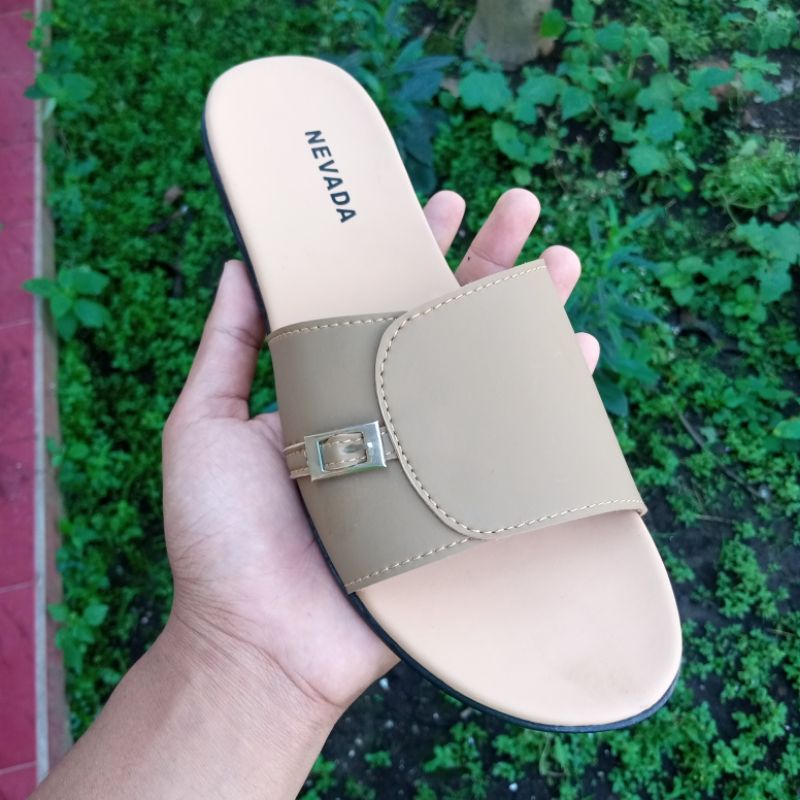 Sandal Sendal Flat Wanita Nevada