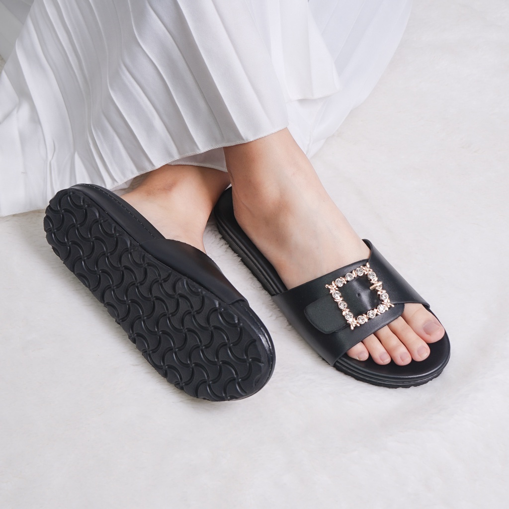 Sara Sara DESSY Sandal Selop Casual Wanita Buckle Diamond Nyaman Empuk