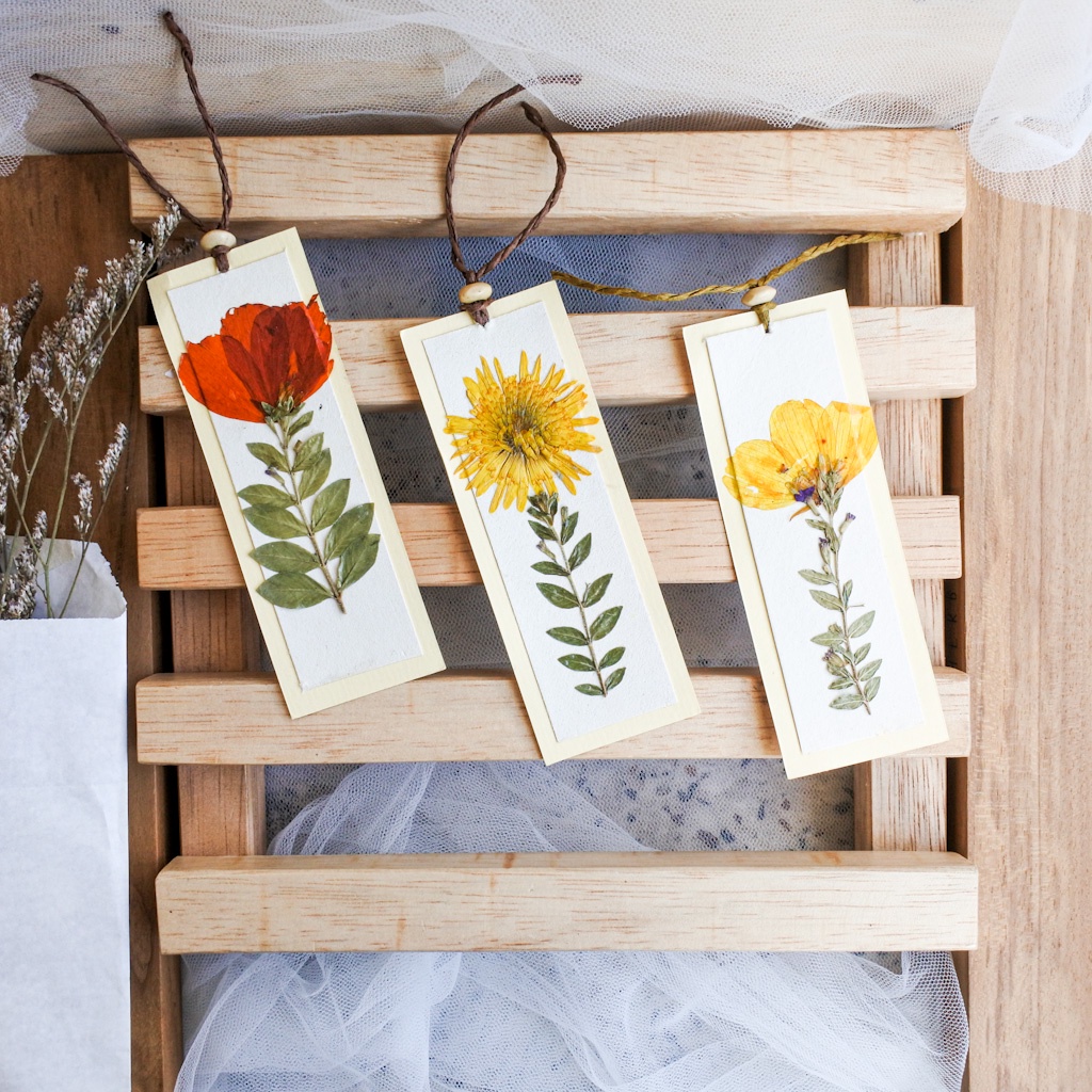 

Bookmark Flower | Pembatas Buku Bunga Asli by Herbaria