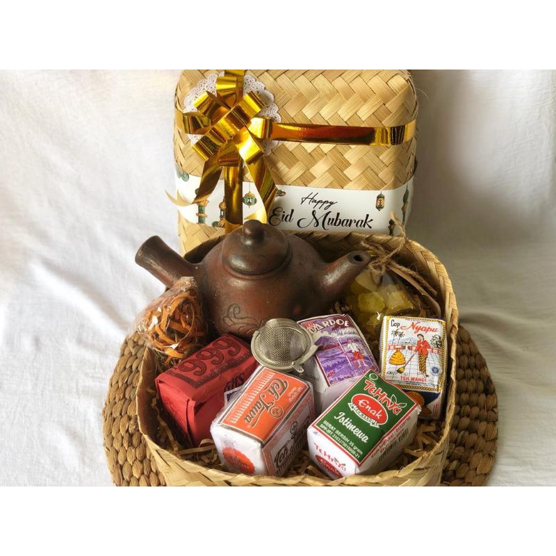 

Hampers dan Set Hadiah Lebaran Teh Khas Solo Paket 1