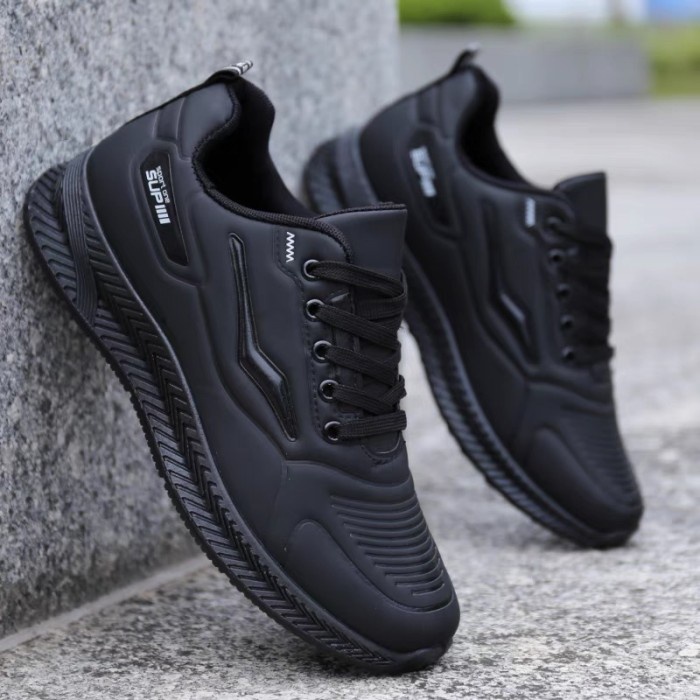 DISKON SHOPEE/ Sepatu Sekolah Hitam Pakai Tali Gio Saverino - 39