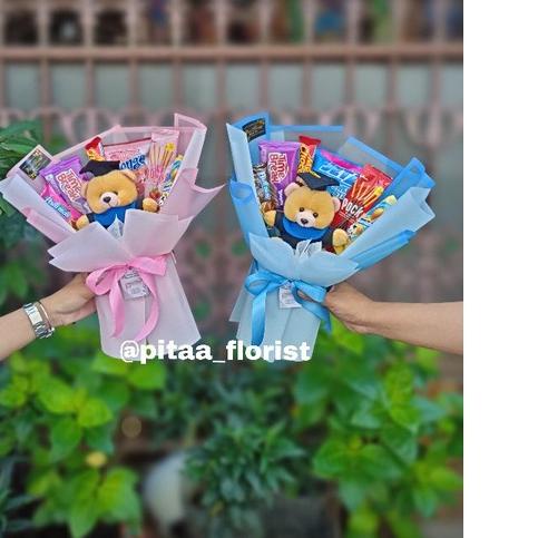 

✵ Buket Wisuda / Buket Boneka Wisuda / Buket Graduation / Buket Snack Wisuda / Hadiah Wisuda ✰