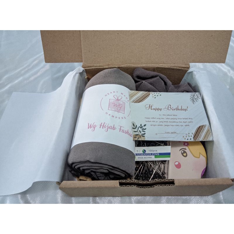 

Hampers Hijab Paket Lengkap