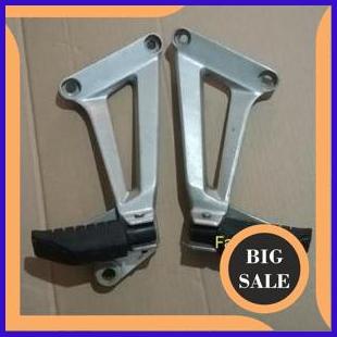 footstep belakang Honda CBR 150 old CBU Thailand original step pijakan kaki belakang CBR 150 karbu 1