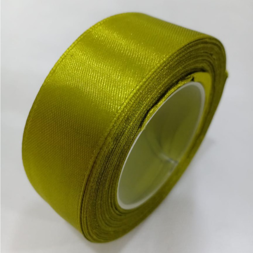 

Pita Satin Hijau army muda ukuran 1inch / 2,5cm Per Roll