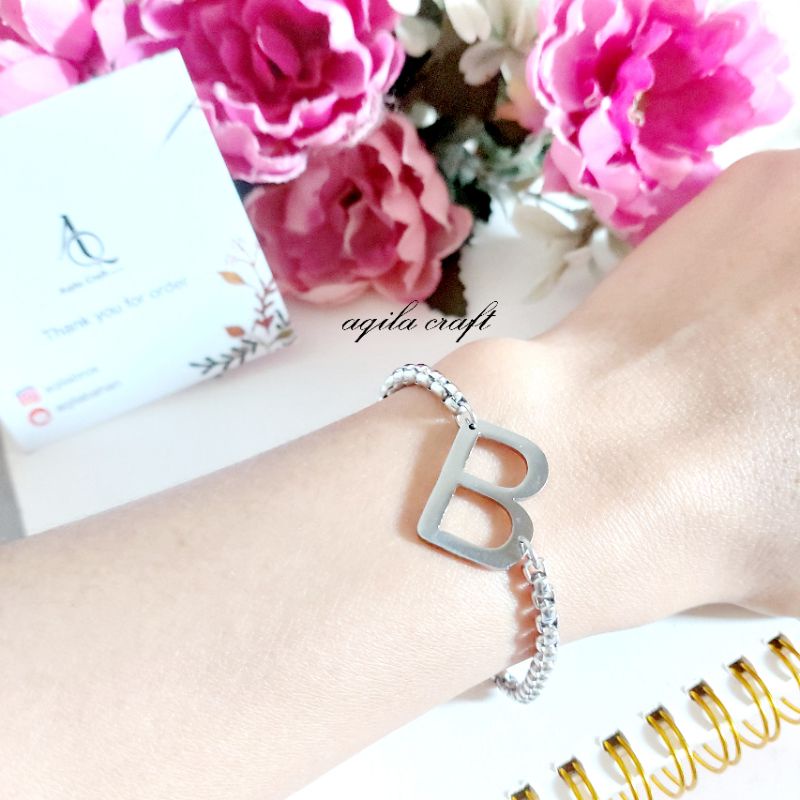 GELANG TANGAN RANTAI ROLO TITANIUM HURUF MONEL ANTI KARAT TIDAK BERUBAH WARNA GELANG INISIAL HURUF GELANG KEKINIAN
