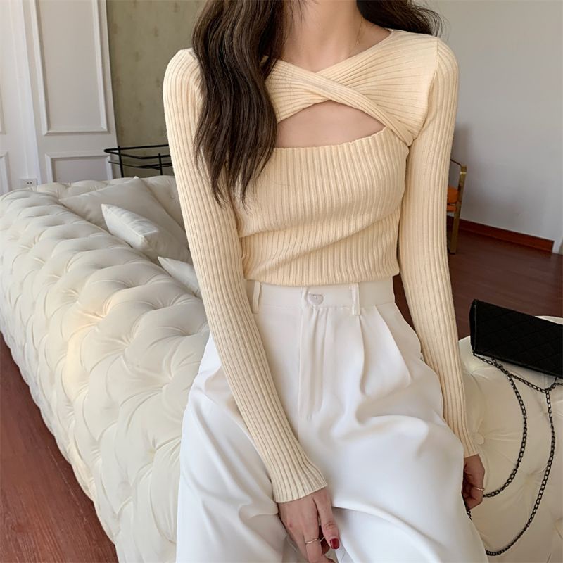 Cut Out Long Sleeve Knitwear Abigail/Cut Out Knit Top  Lengan Panjang Fashion Korean Crop Long Sleeve Knit Top Atasan Crop Atasan Korean Style Wanita