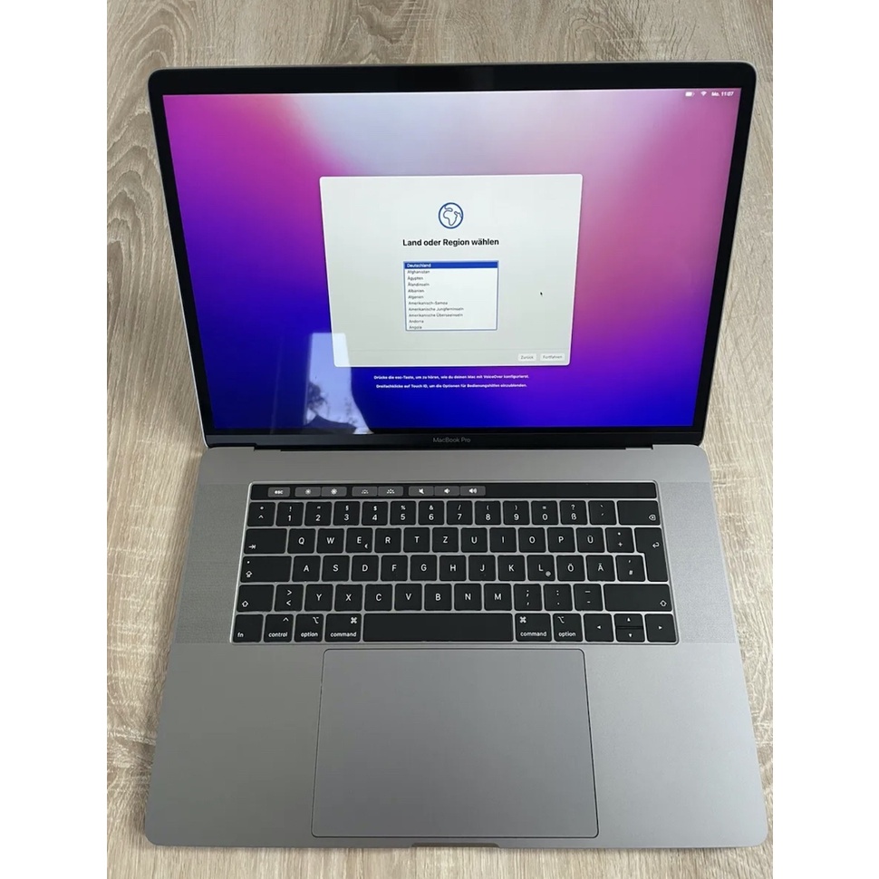 MacBook Pro Touchbar 2017, i7, 16GB/500GB/Dual VGA, 15-inch