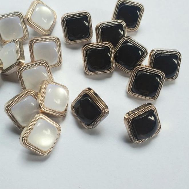 ➣ Kancing mutiara kotak diameter 15 mm  mutiara kotak putih/hitam ➵