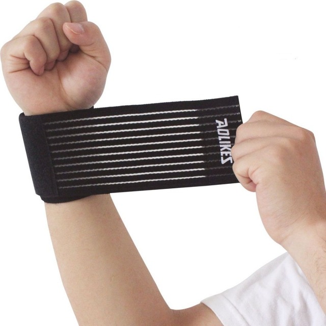 [TOSERBA_EMAK] - AOLIKES Pelindung Pergelangan Tangan Wrist Support Fitness Olahraga - 1526 - Black