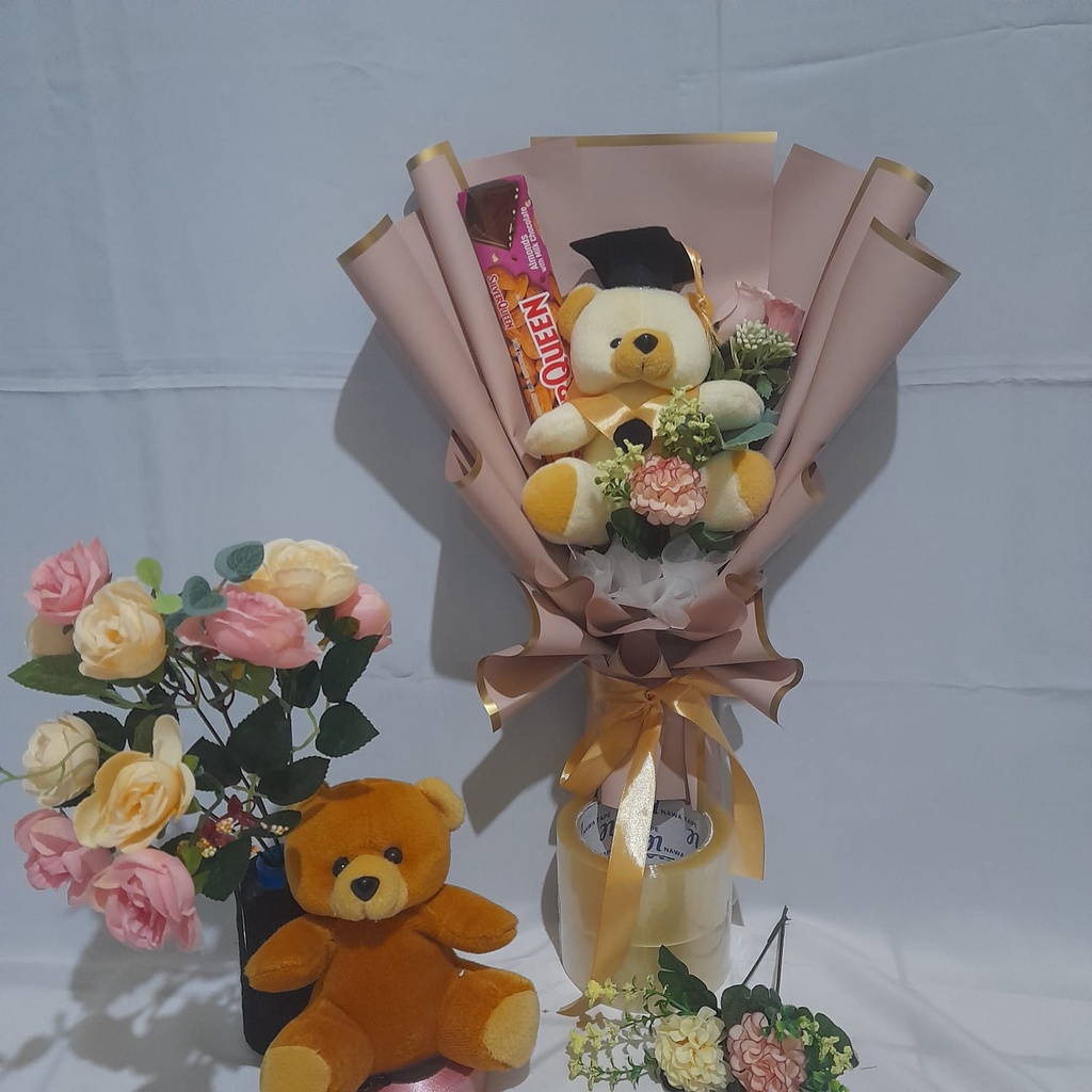 Buket wisuda coklat/buket boneka wisuda silverqueen dan bunga/buket kelulusan
