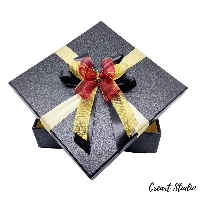

⭐BISA COD⭐ Kotak Kado Gift Box 20x20 cm Tinggi 7 cm - Hitam