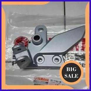 DUDUKAN FOOTSTEP DEPAN KANAN YAMAHA VIXION OLD ASLI 1M4R23 perkakas