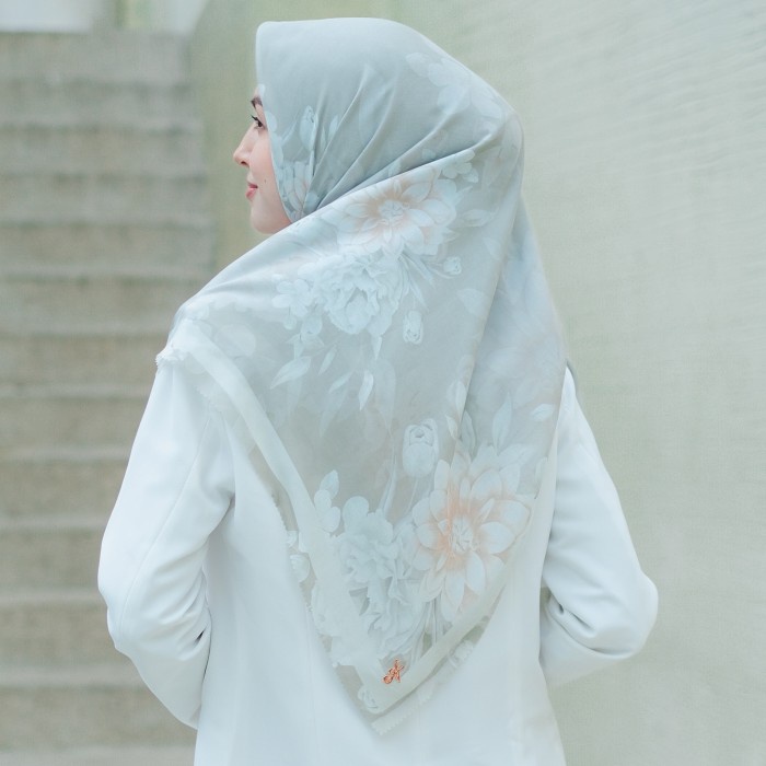 TERBATAS Andalusia Scarf Helen Hijab Segi Empat Motif Premium Voal Lasercut - Sage Green