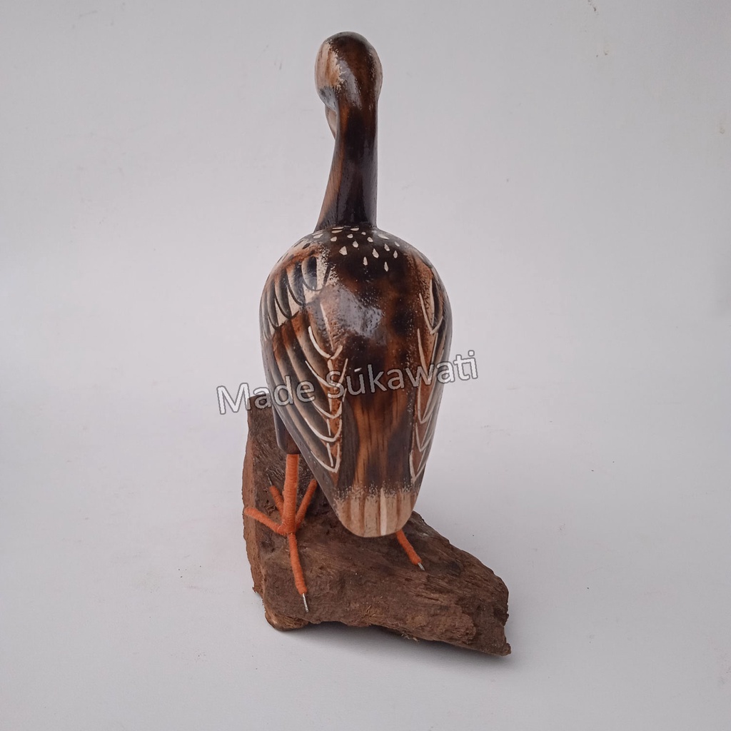 Kerajinan patung Burung Flamingo tatakan kayu handmade ukiran bali