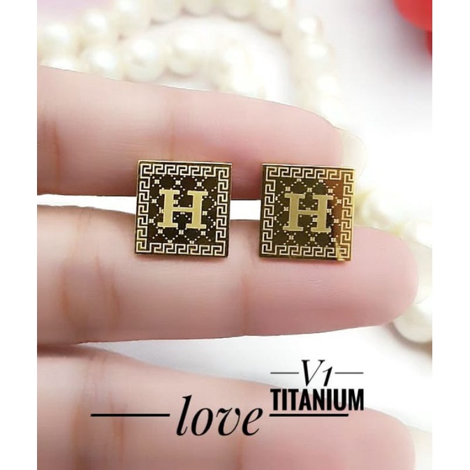 Anting Titanium Wanita Dewasa Motif H Kotak Gold Awet Anti Karat 1503a5