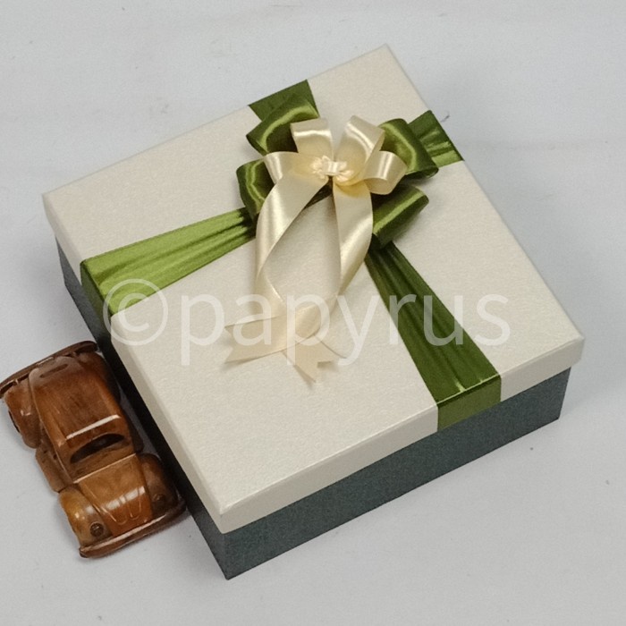 

⭐BISA COD⭐ PAPYRUS Kombinasi 25x25 tinggi 10cm Kotak Kado Gift Box Hadiah - Slide Foto 1