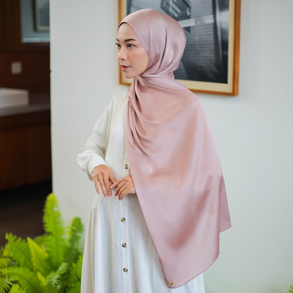 Kerudung Pashmina Cradenza by Umama Hijab Pashmina Silk Glowsy Nayla Hija'b