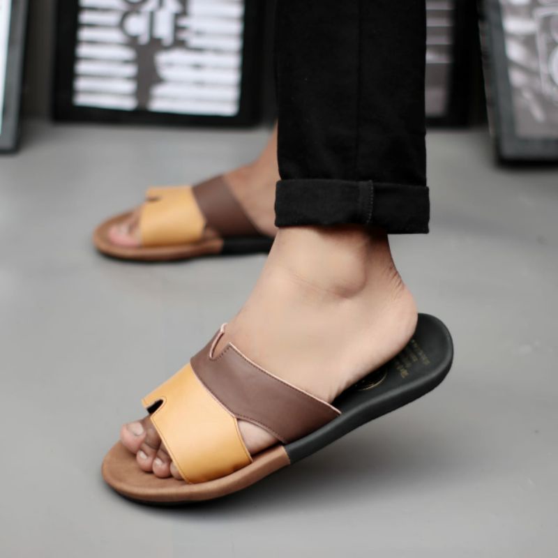 CEVANY COMBI Tan (KULIT ASLI) Sandal Slide Casual Kulit Asli Pria Sendal Selop Santai Twotone