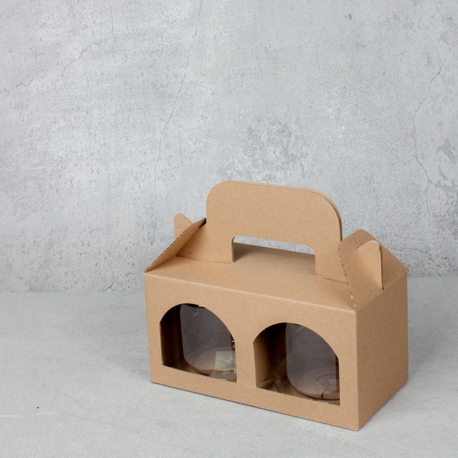 

Dus Kotak Box Tenteng Ukuran 18x18x11 cm Tas Kardus Jinjing Parcel Kue Kering Isi 4 Toples Tabung 500 ml