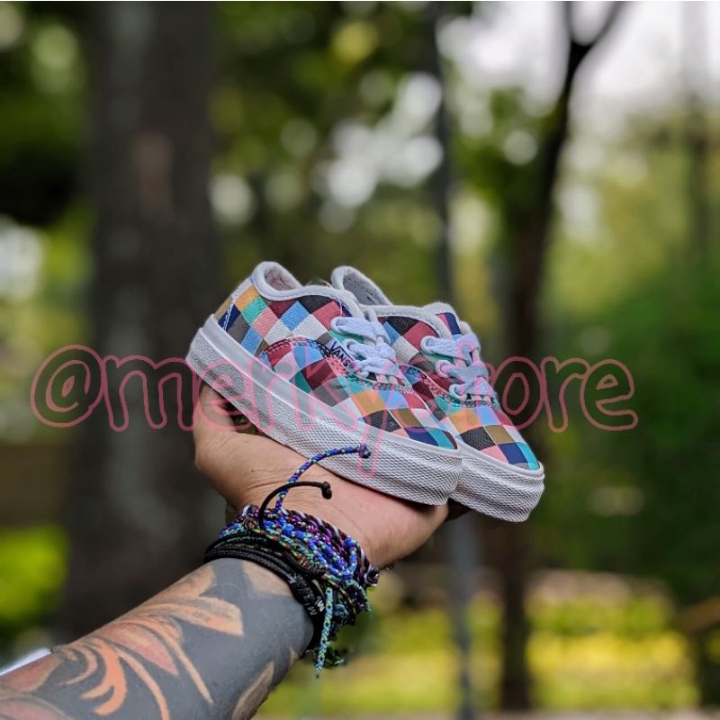 SEPATU ANAK LAKI DAN PEREMPUAN AUTENTIK MULTICOLOR