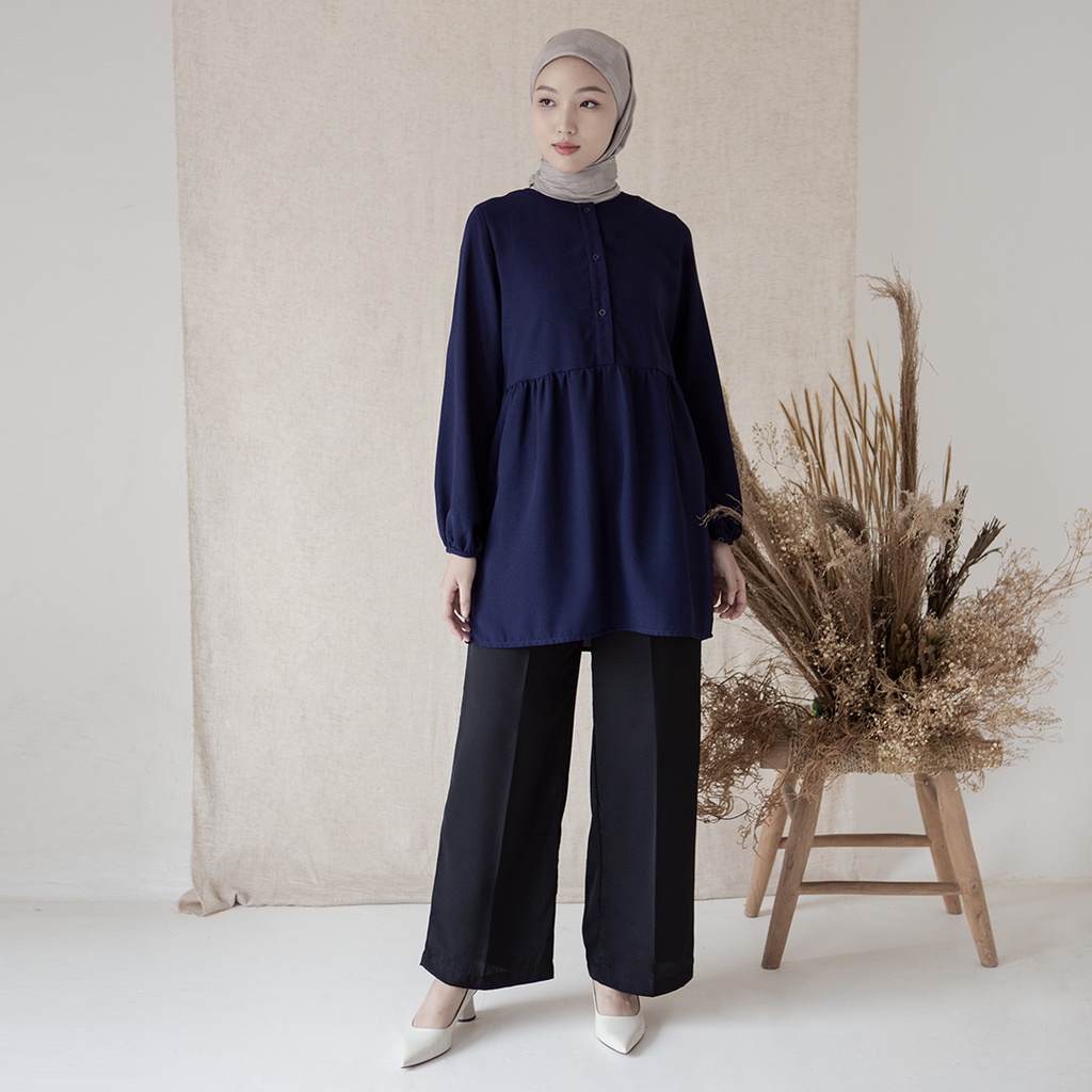 Naura by Aska Label - Atasan basic wanita blouse warna putih offwhite, biru navy, ungu lilac, abu taupe, dusty pink raspberry dengan tangan kerut dan kancing depan busui friendly