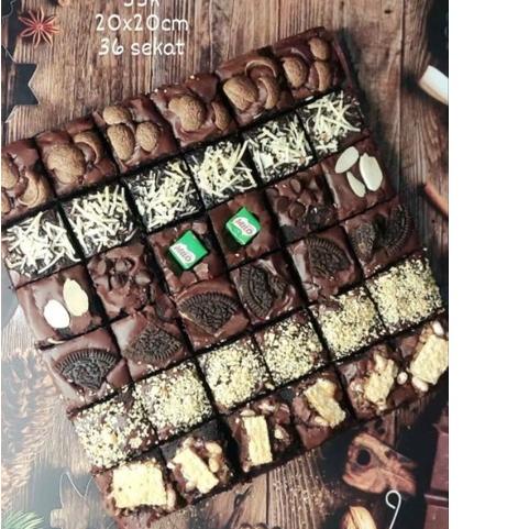

➫ Brownies Fudgy Shiny (FREE LILIN TULIS DI CATATAN) 20x20 isi 36 sekat ☻
