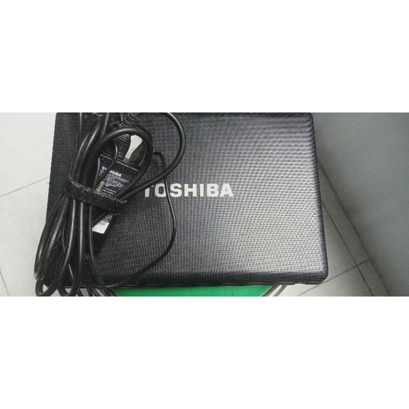 Laptop Toshiba core i5 ram 4 win 10 cuma 1.4 juta