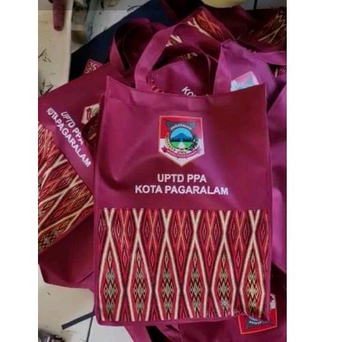 tas seminar jinjing tas totebag seminar bahan denim kombinasi kain batik tas souvenir seminar