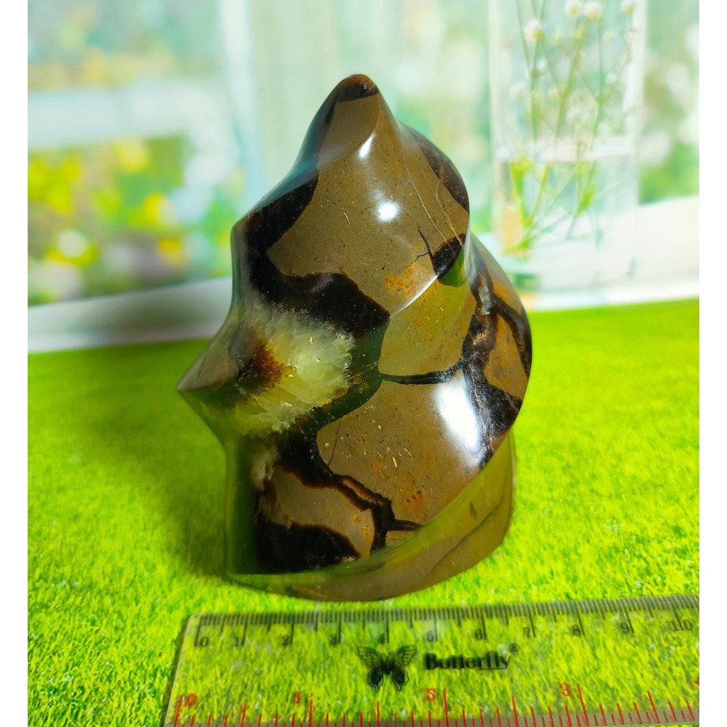 Natural Septarian Flame UV Reactive (2)