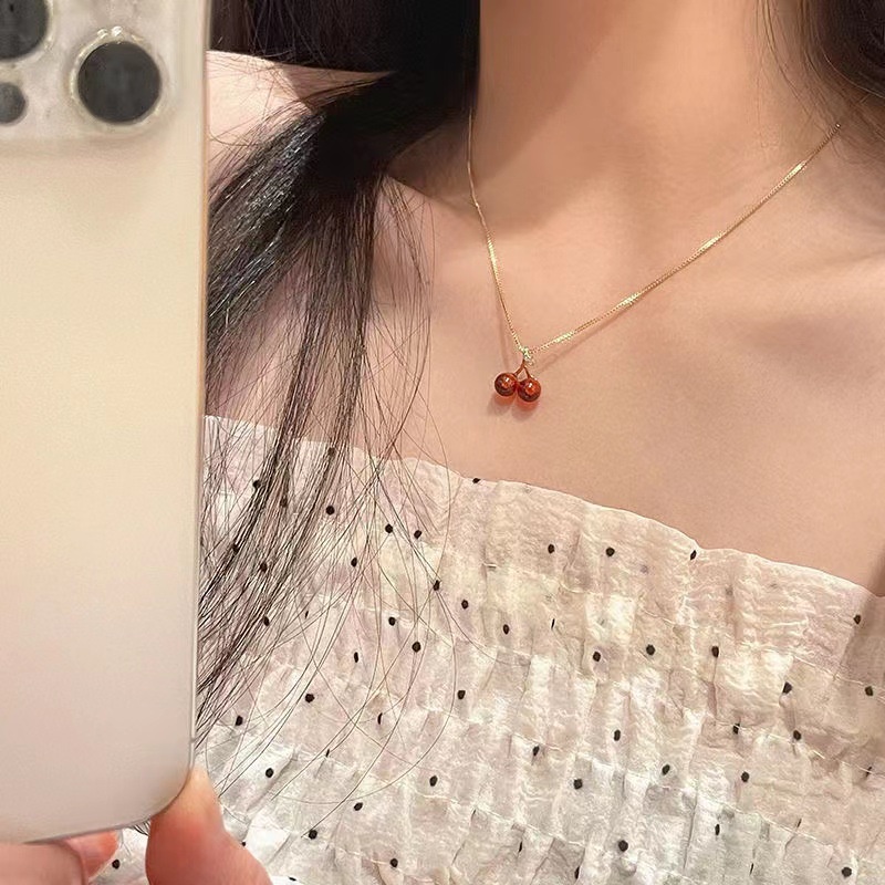 Temperamen Cherry Liontin Kalung Musim Panas Manis Kalung Rantai Klavikula