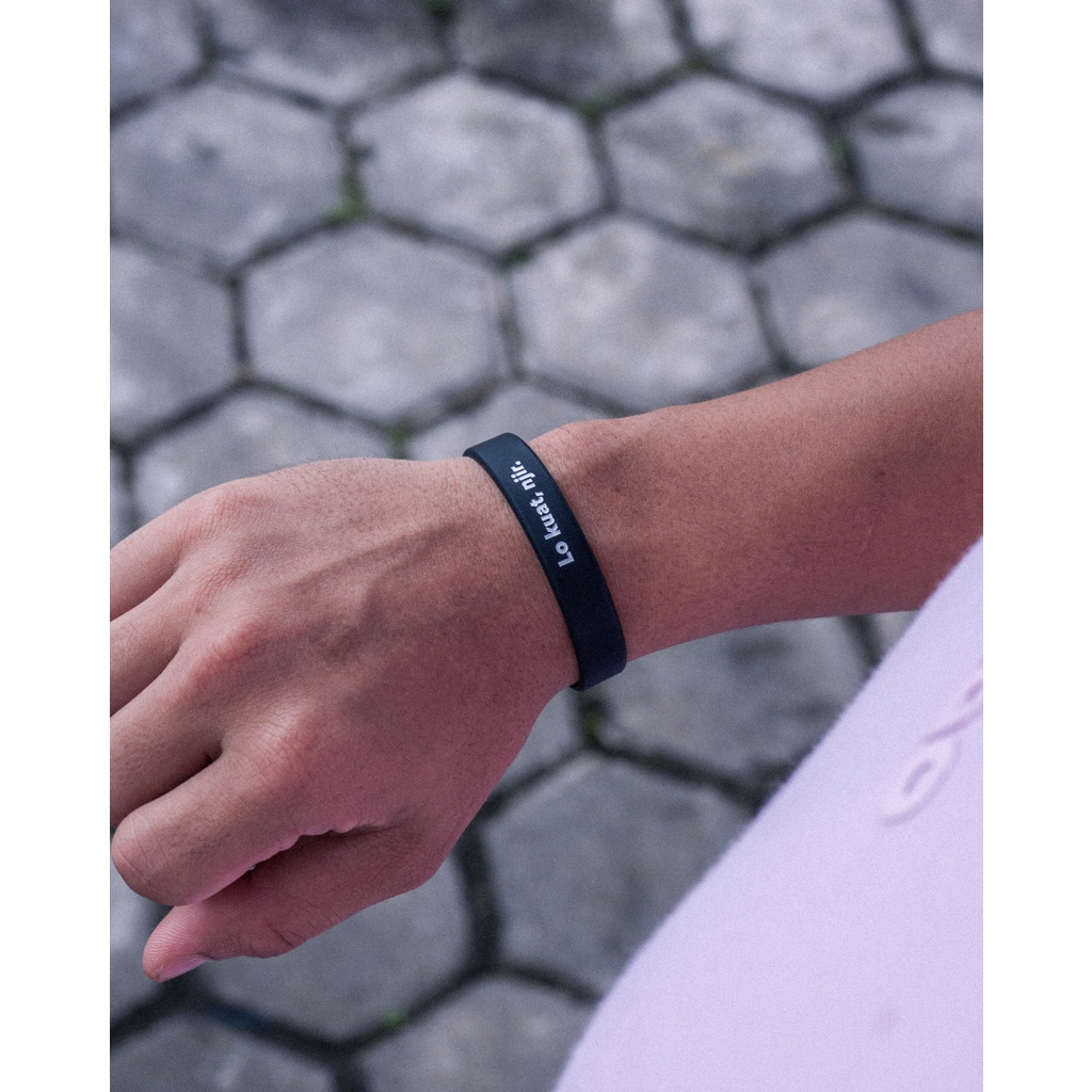 Embracelet &quot;Lo Kuat, Njir.&quot; Black | Gelang Karet Silicone