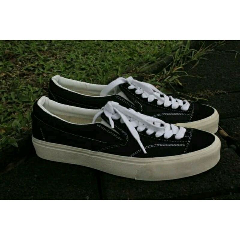 Sepatu Pria Black White Tod