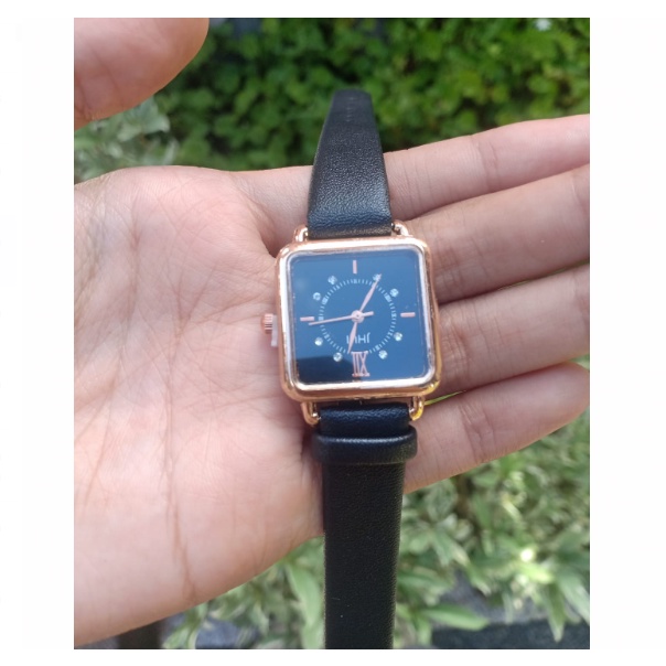 Jam Tangan Wanita Model Kotak Best Seller