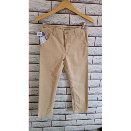 Celana Twist