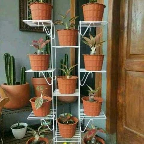 Rak Tanaman Bunga Dari Besi Susun 12