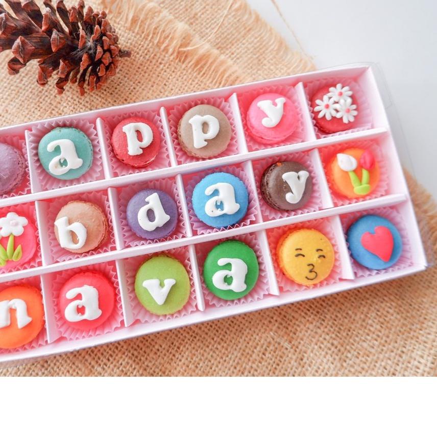 

♛ MACARON GIFT 18PCS ♦