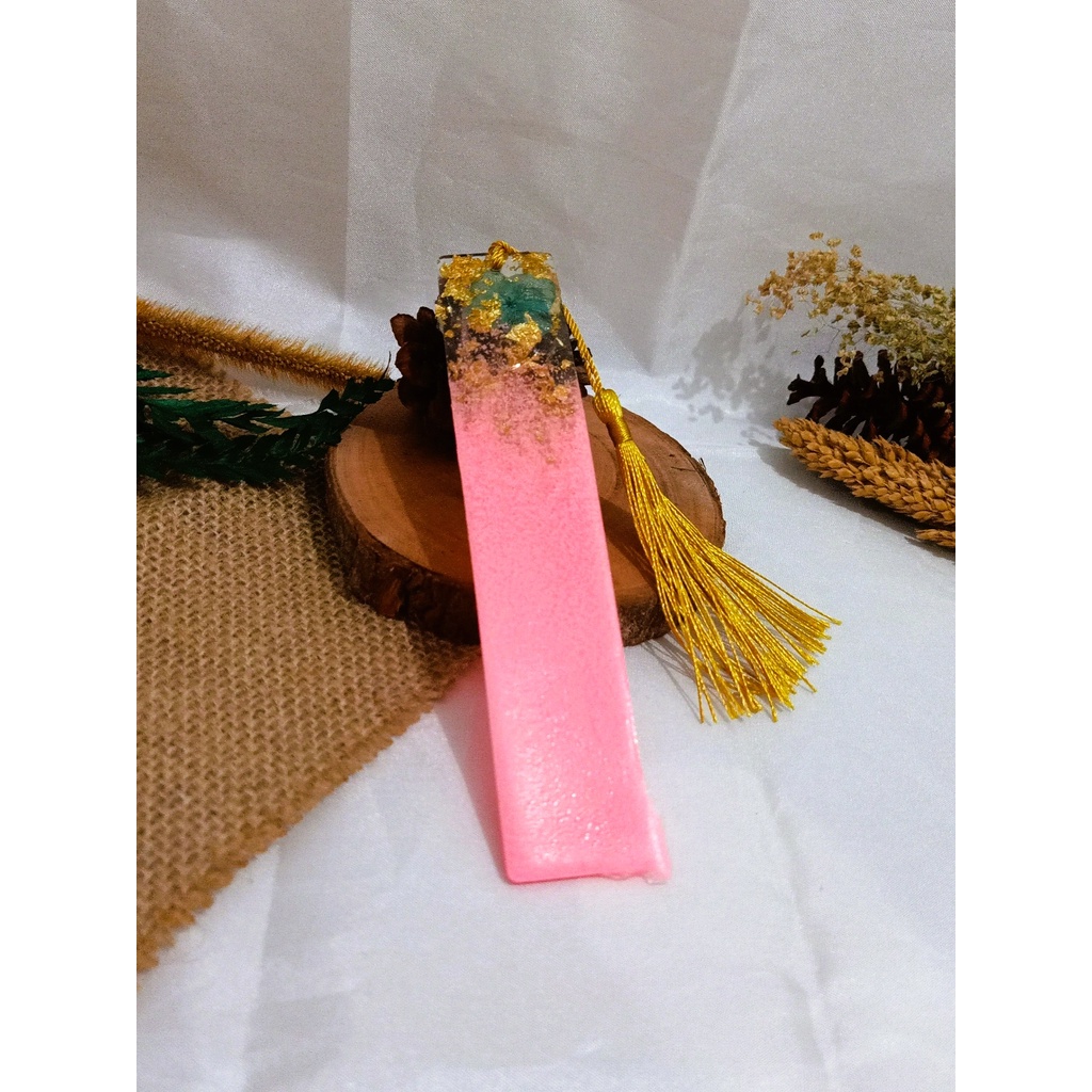 

Pembatas Buku Resin / Resin Bookmark / Souvenir Pernikahan Gold Pink