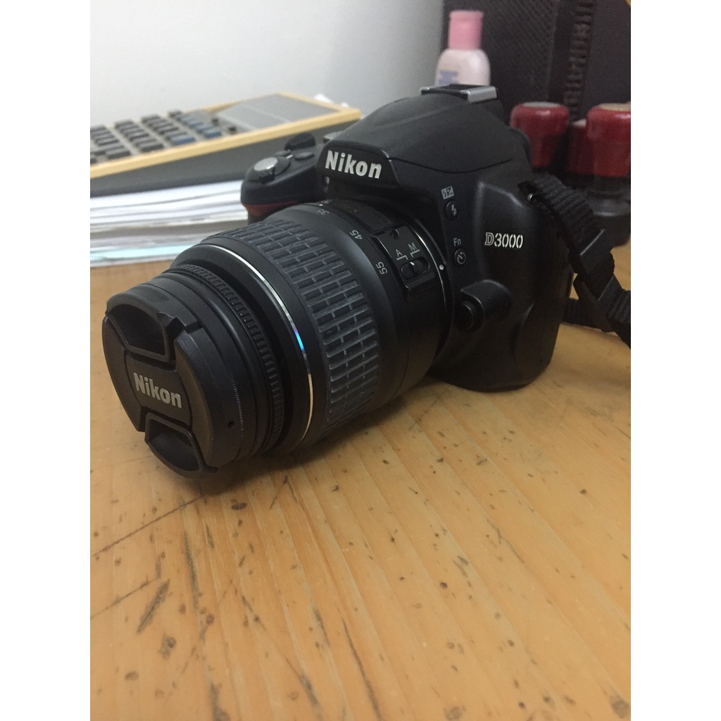 Kamera DSLR Nikon D3000 Lensa Nikon DX AF-S NIKKOR 18-55mm