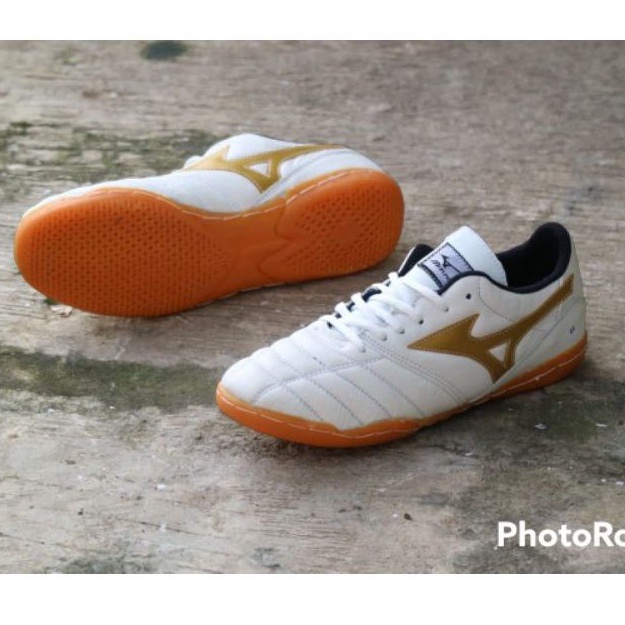 Sepatu Futsal Mizuno Big size 44-47 putih gold