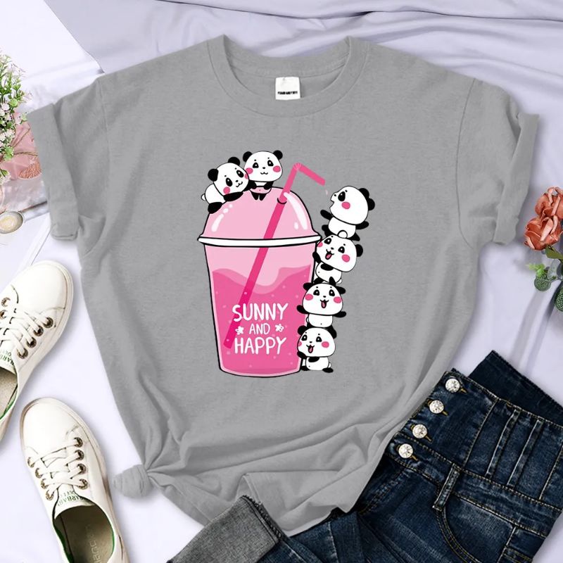 Kaos Wanita Panda Boba Lucu Oversize Lengan Pendek Jumbo Baju Panda Wanita Anime Kartun Aesthetic Tebal T-shirt Gambar Panda Beruang Minuman Boba Jumbo Katun Combed Kaos Atasan Cewek Motif Gambar Lucu Oversize All Size Lengan Panjang Baju Kaos Distro XXXL