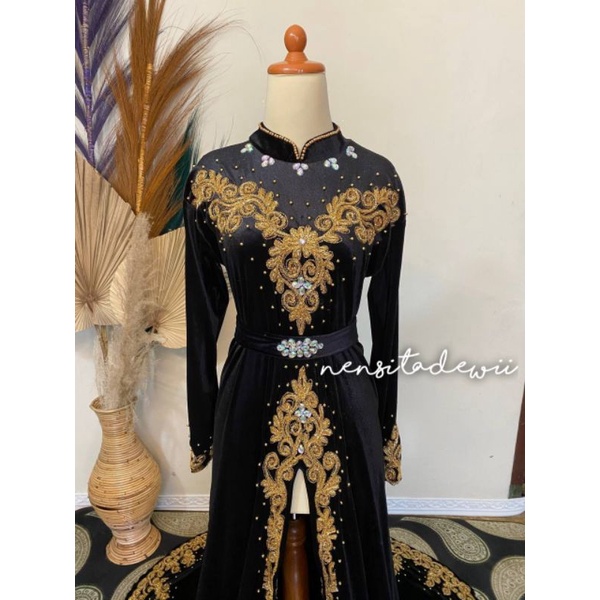 Kebaya Bludru Pengantin, Look Modern &amp; Elegan - M6