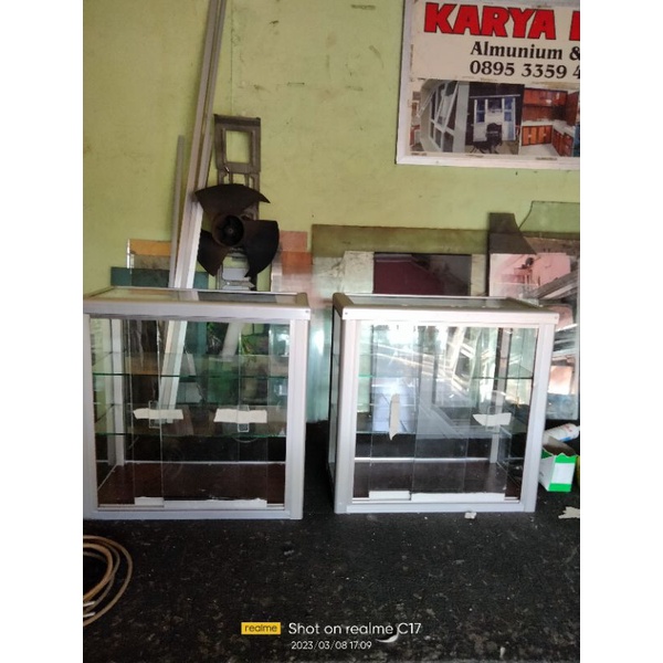 etalase kecil