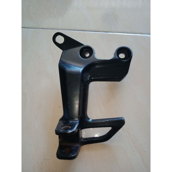 Postep Footstep Dudukan Pijakan kaki belakang kiri Yamaha Jupiter Z1 ori