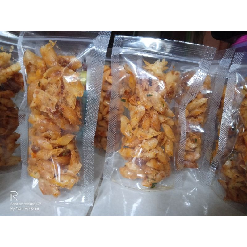 

Lumring / Lumpia garing 60gr pedas daun jeruk