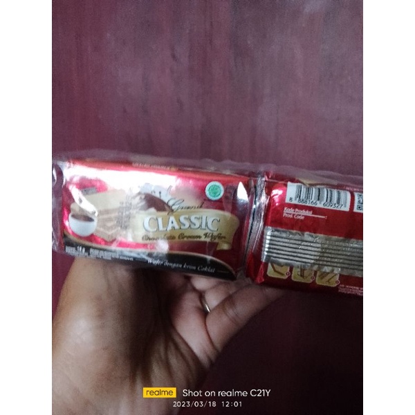 

KhonG Guan Classic chocolate cream wafer 10pcs