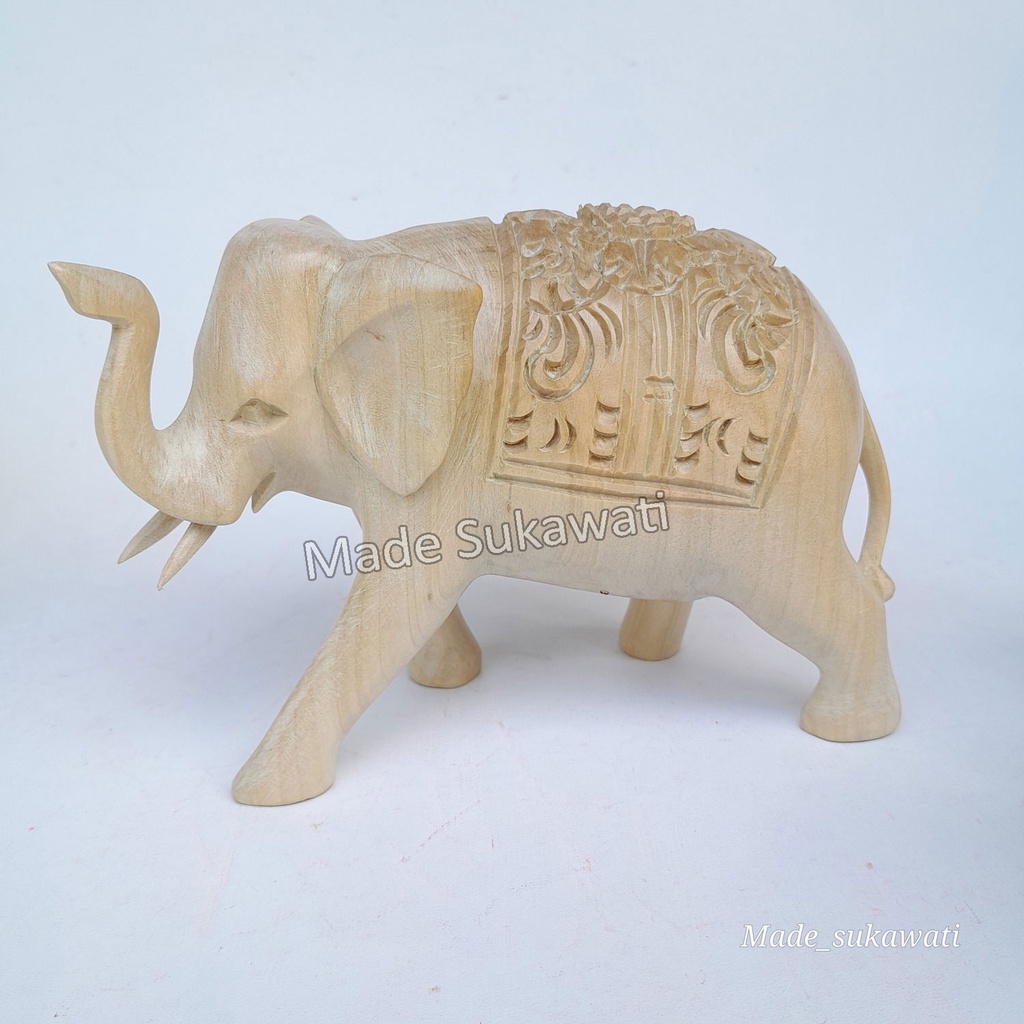 Patung kayu gajah berjalan Panjang 20cm tinggi 15cm kerajinan tangan ukiran handmade bali