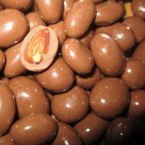 

☃ 500 gram coklat isi almond / choco almonds ♦