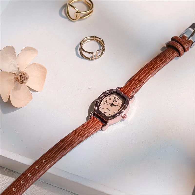 Jam Tangan Kecil Wanita Analog Casual Vintage Tali Kulit Murah Import