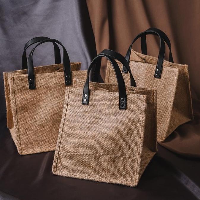 

TAS HAMPERS SOUVENIR TAS HAMPERS GOODIE BAG CUSTOM KARUNG GONI LEBARAN IDUL FITRI- EL09I09A82L